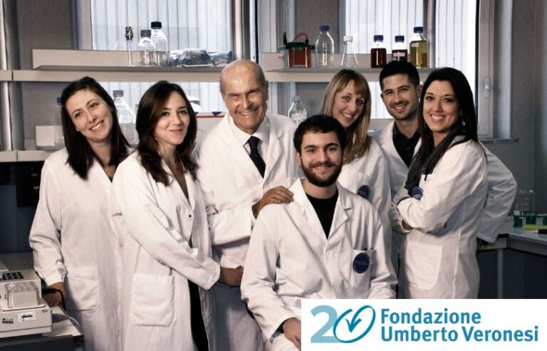 Umberto Veronesi e ricercatori di Fondazione Umberto Veronesi donazioni via MyBank